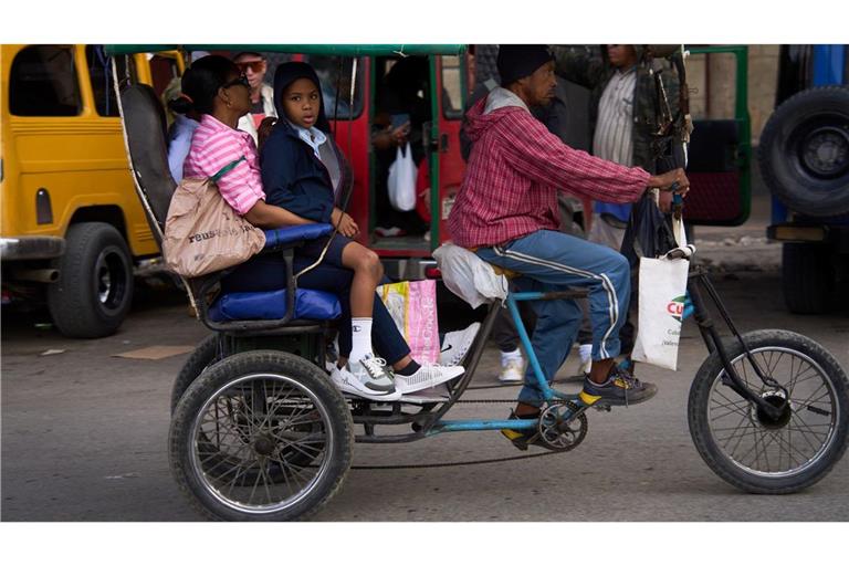 Aufgrund der Krise steigen viele Kubaner auf Fahrradtaxis um.