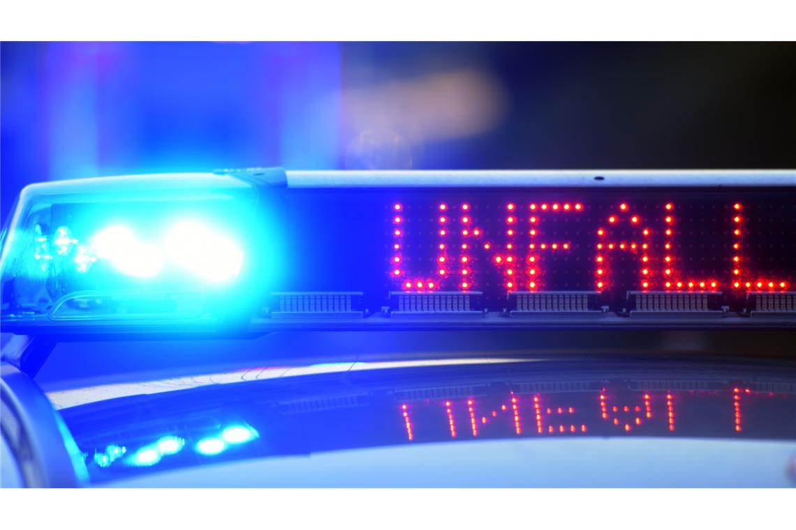 Gefahrstoff läuft nach Lkw-Unfall aus – A6 bei Nürnberg voll gesperrt Aufgrund des Unfalls wird empfohlen, den Bereich südlich vom Autobahnkreuz Nürnberg-Süd weiträumig zu umfahren. (Symbolbild)
