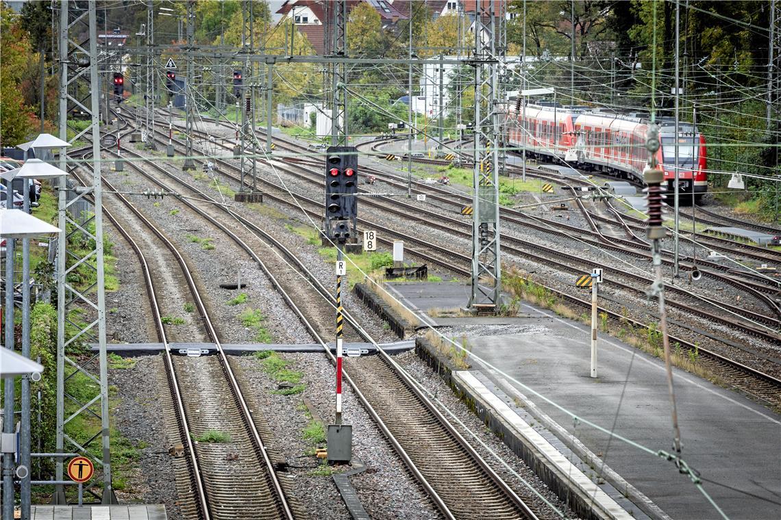 Aufgrund von Datenausfällen kam es zu Einschränkungen im Bahnverkehr. Symbolfoto: Alexander Becher