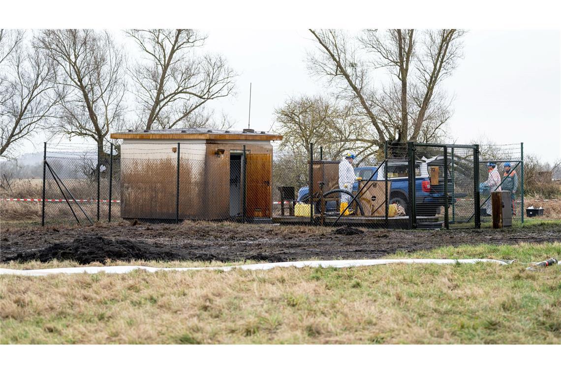 Aus Pipeline schießen 200.000 Liter Öl – Sorge um die Umwelt