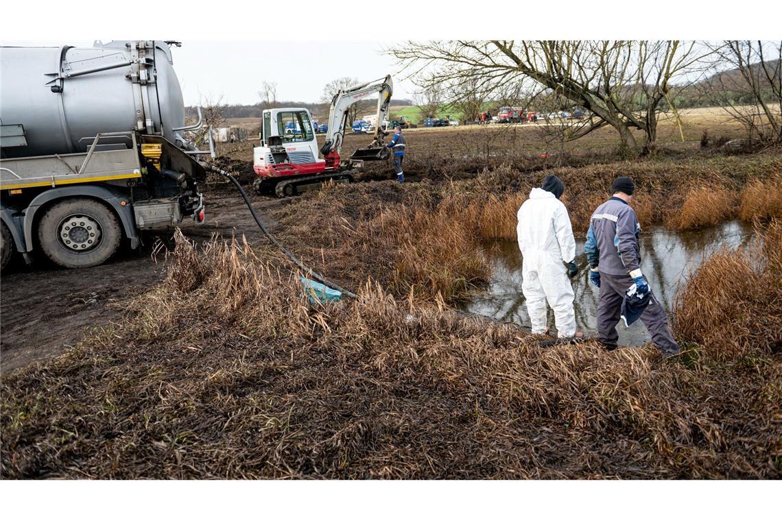Aus Pipeline schießen 200.000 Liter Öl – Sorge um die Umwelt