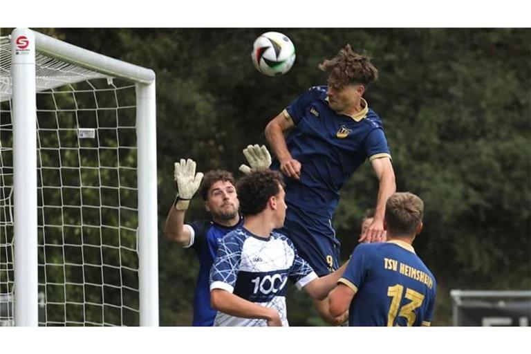 Aufregendes Derby: Der TSV Heimsheim mit Lino Widmaier (Mi.), der zum 3:0 traf, schlug den TSV Münchingen - im Münchinger Tor stand nach der Verletzung von Maximilian Kunz der eigentliche Feldspieler Steffen Butz (hi. li.)