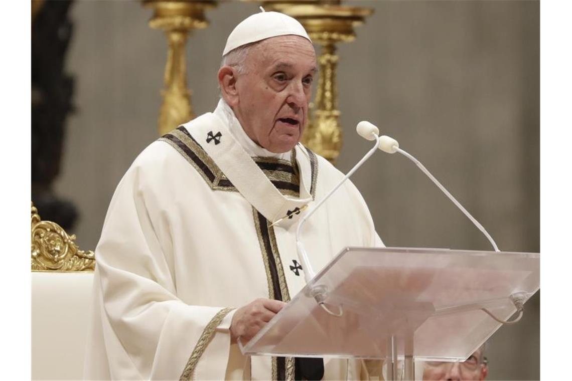 Aufruf zur Selbstlosigkeit: Papst Franziskus bei der Christmette an Heiligabend im Petersdom. Foto: Alessandra Tarantino/AP/dpa