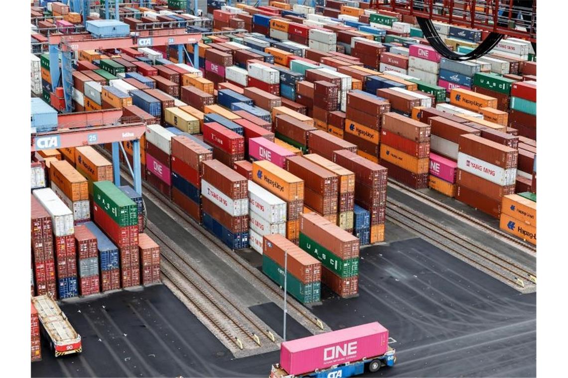 Bundesbank: Deutsche Wirtschaft schrumpft im ersten Quartal Aufschwung nach dem Abschwung? Die Bundesbank rechnet damit, dass die Konjunktur im Frühjahr wieder kräftig Fahrt aufnimmt - es sei denn, Corona-Pandemie und Lieferengpässe hemmen weiter. Foto: Markus Scholz/dpa