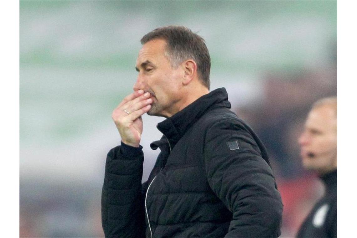 Kölns Coach Beierlorzer über Zukunft: „Im Hier und Jetzt“ Aufsteiger Köln holte unter Trainer Achim Beierlorzer aus den ersten zehn Spielen nur sieben Punkte. Foto: Roland Weihrauch/dpa/Archivbild