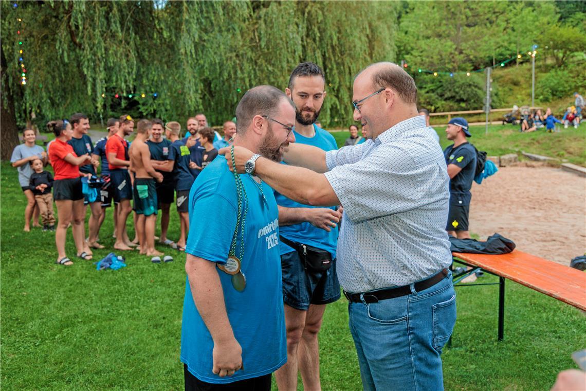 Auftakt des Sommernachtsfestes mit dem Waldsee-Triathlon. Das zweitplazierte Tea...