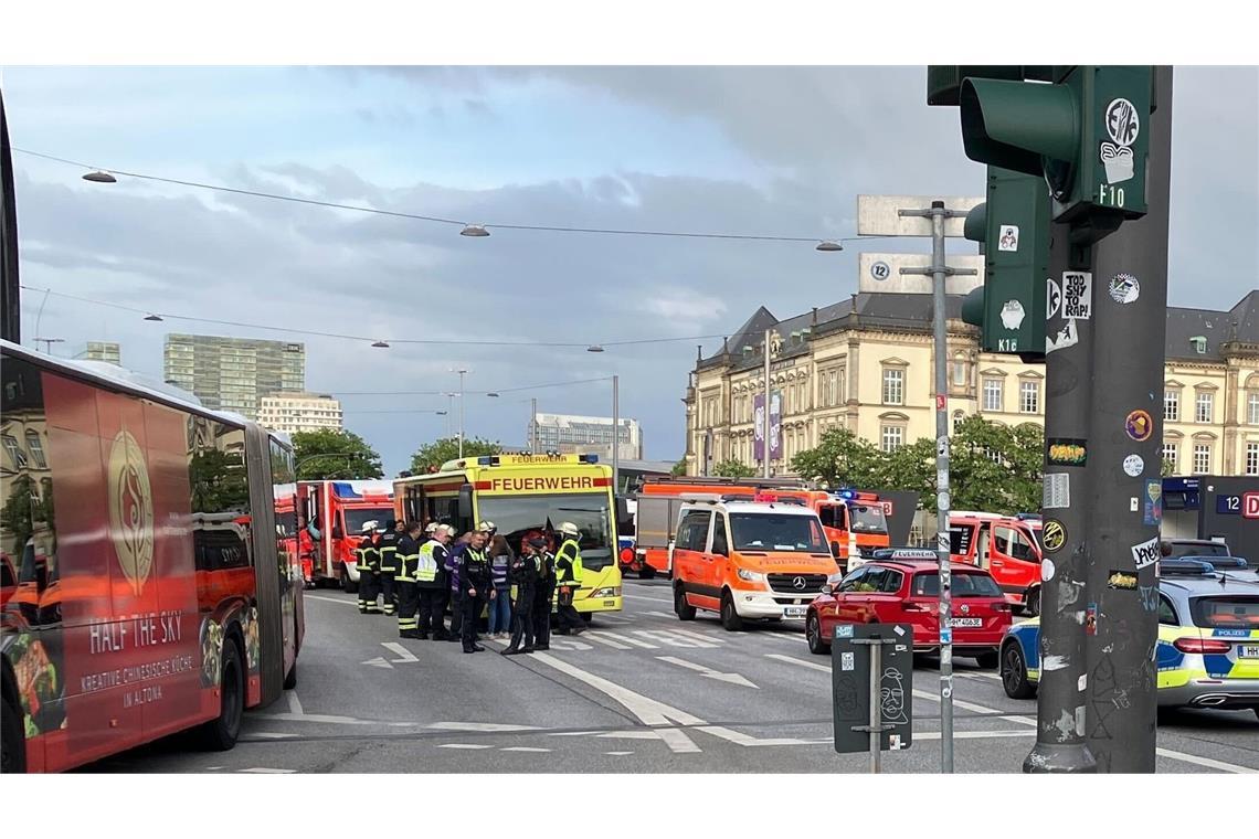Richter ordnet Einweisung in psychiatrische Klinik an Augenzeugen hatten zuvor von einem Messerangriff berichtet.