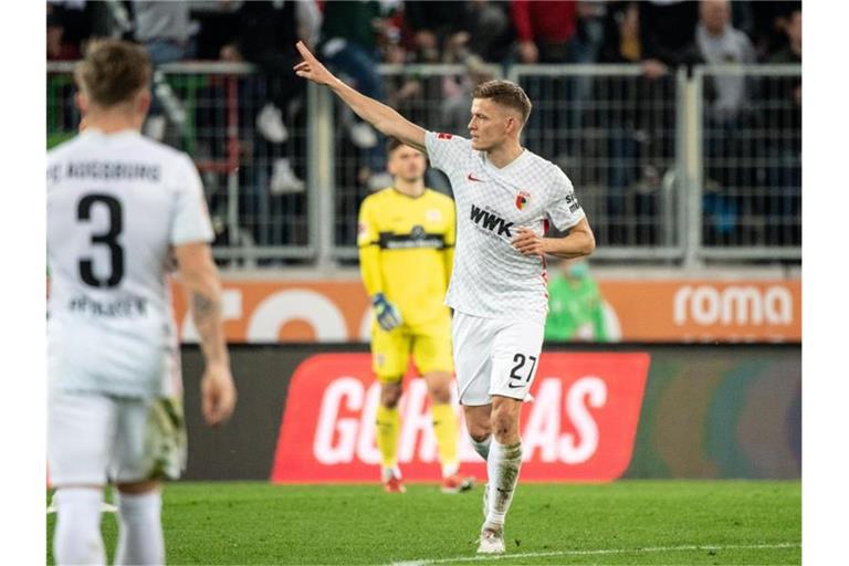 Augsburgs Alfred Finnbogason traf beim Sieg gegen Stuttgart zum Endstand. Foto: Matthias Balk/dpa