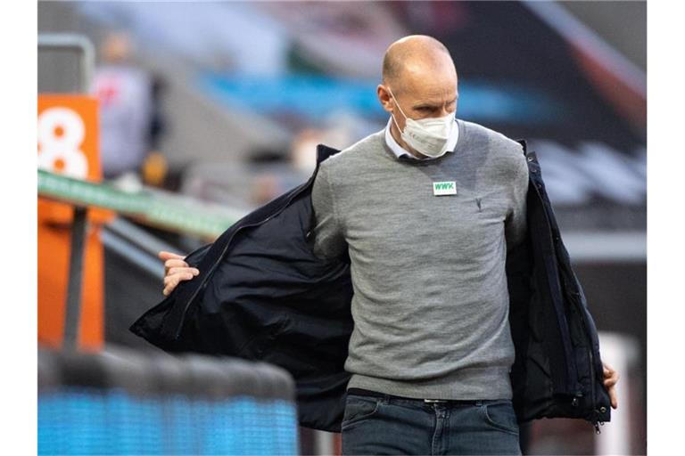 Augsburgs Trainer Heiko Herrlich steht nach der Niederlage gegen Köln vor dem Aus. Foto: Matthias Balk/dpa