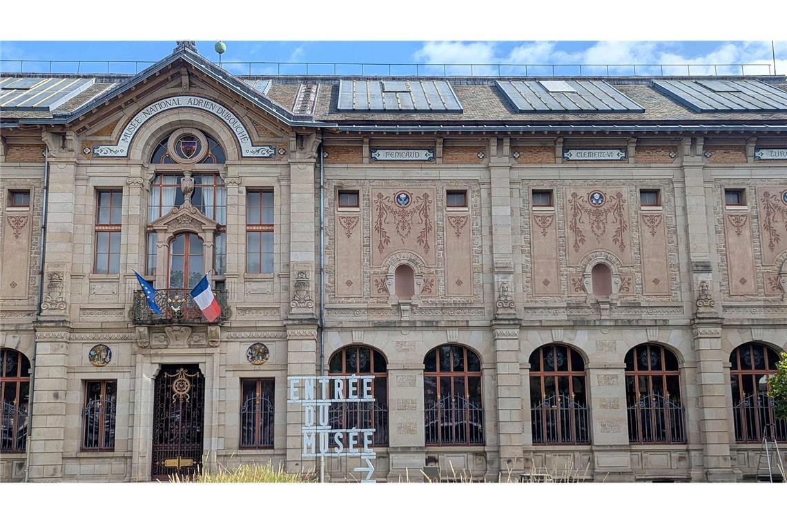 Nach Juwelendiebstahl: Pariser Louvre öffnet wieder Aus dem Porzellanmuseum Musée National Adrien Dubouche in Limoges wurden drei Objekte gestohlen. (Archivbild)