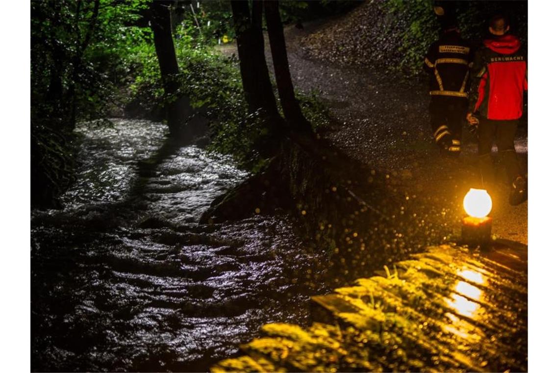 Beide Männer aus Falkensteiner Höhle gerettet Aus der Falkensteiner Höhle entspringt die Elsach, ein Zufluss der Erms. Foto: Christoph Schmidt