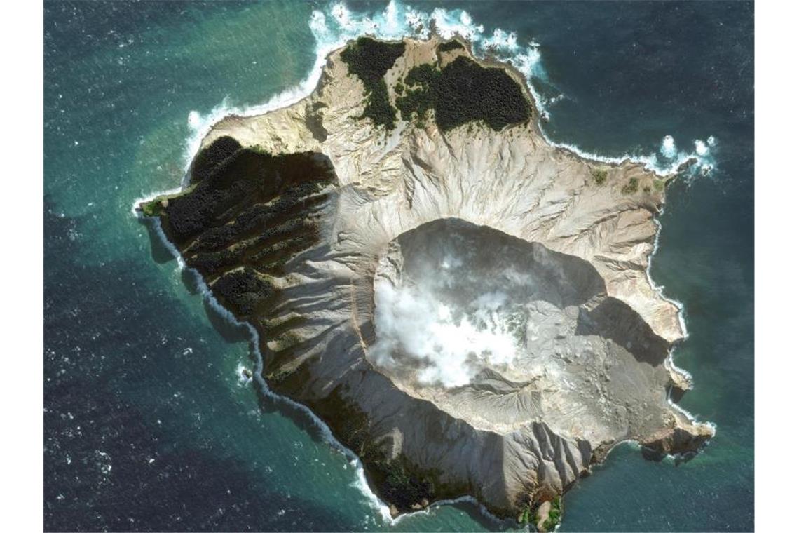 Aus der Touristeninsel White Island ist nach dem Ausbruch von Neuseelands gefährlichstem Vulkan eine Todeszone geworden. Foto: Maxar Technologies/AP/dpa
