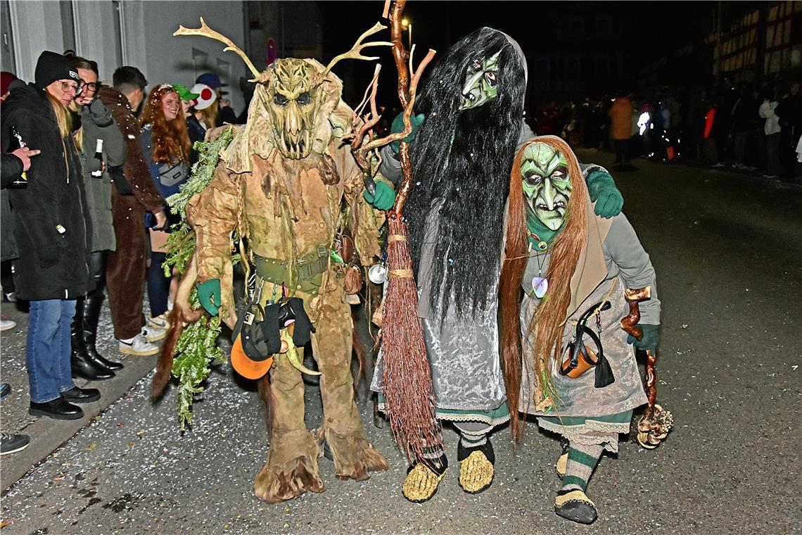 Aus Großerlach ist die Narrenzuft Großerlacher Schelmenbuckel nach Auenwald geko...