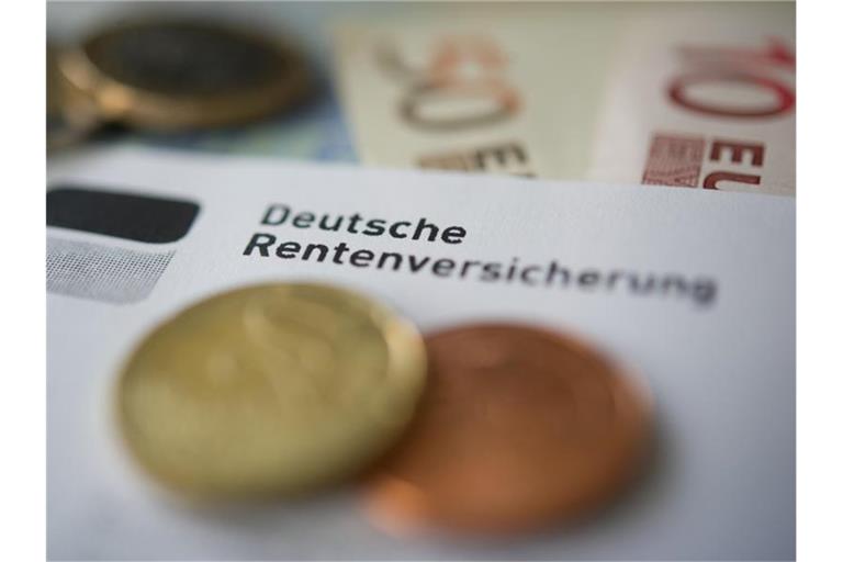 Aus Sicht der Rentenversicherung gibt es in Sachen künftige Rente keinen Grund für Schwarzmalerei. Foto: Marijan Murat/dpa/dpa-tmn