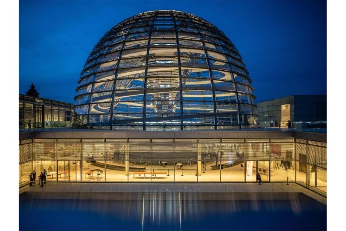 Schärferes Gesetz gegen Abgeordnetenbestechung gefordert Aus Sicht Transparency International kommt Deutschland bei der Bekämpfung von Korruption kaum voran. Foto: Michael Kappeler/dpa