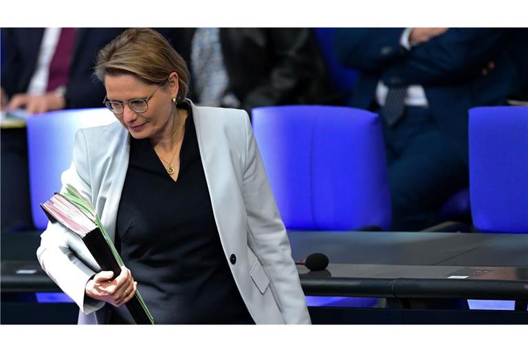 Aus Sicht von Bundesjustizministerin Stefanie Hubig (SPD) spricht viel dafür, das Schwarzfahren als Ordnungswidrigkeit zu behandeln. (Archivfoto)