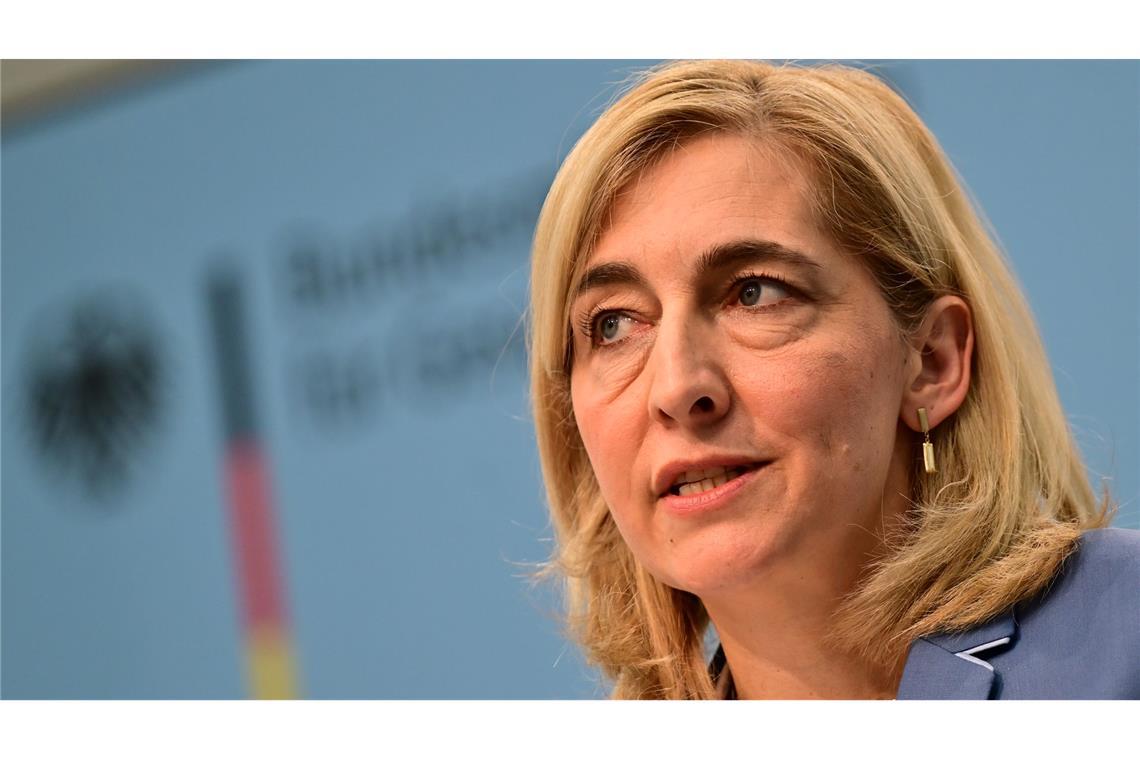 "Gelebte Frauenpolitik": Warken verteidigt Reformpläne