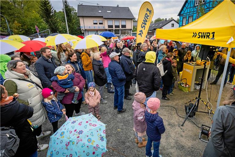 Aus voller Inbrunst singen 244 Weissacher „1000 und eine Nacht“. Foto: Alexander Becher