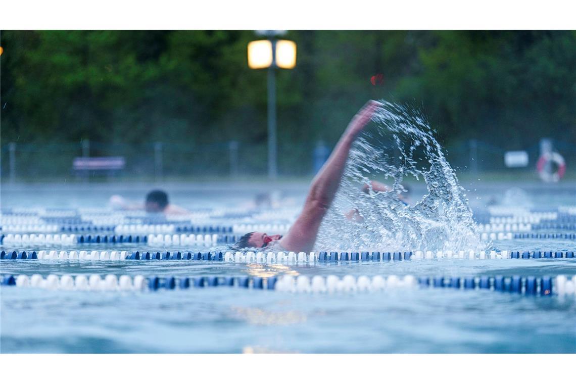 Der "Silent Killer" – Wieso Bluthochdruck gefährlich ist Ausdauersport wie Schwimmen hilft dabei, den Blutdruck zu regulieren. (Archivbild)
