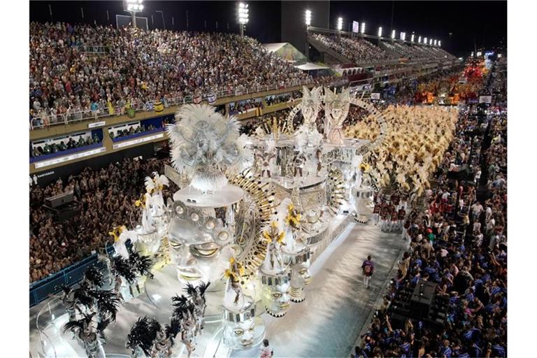 Ausgelassene Tage in Rio - daran ist vorerst nicht zu denken. Foto: Leo Correa/AP/dpa