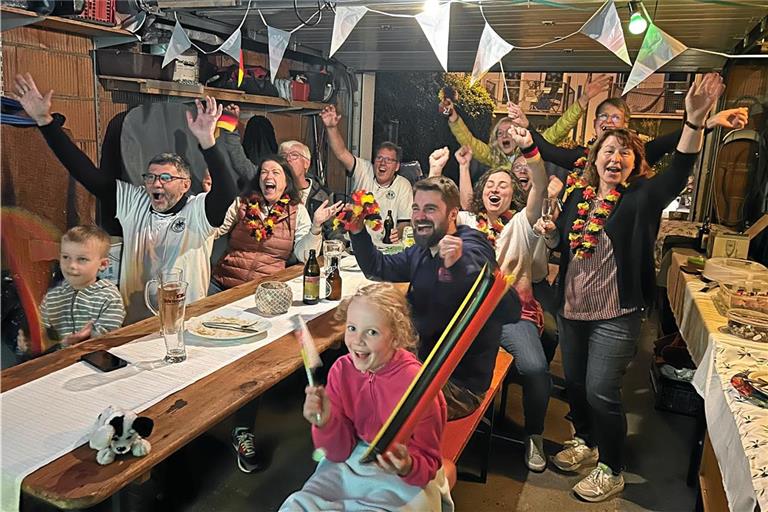 Ausgelassener Jubel nach einem Tor der deutschen Nationalmannschaft bei der aktuellen Heim-Europameisterschaft. Fotos: Andreas Ziegele