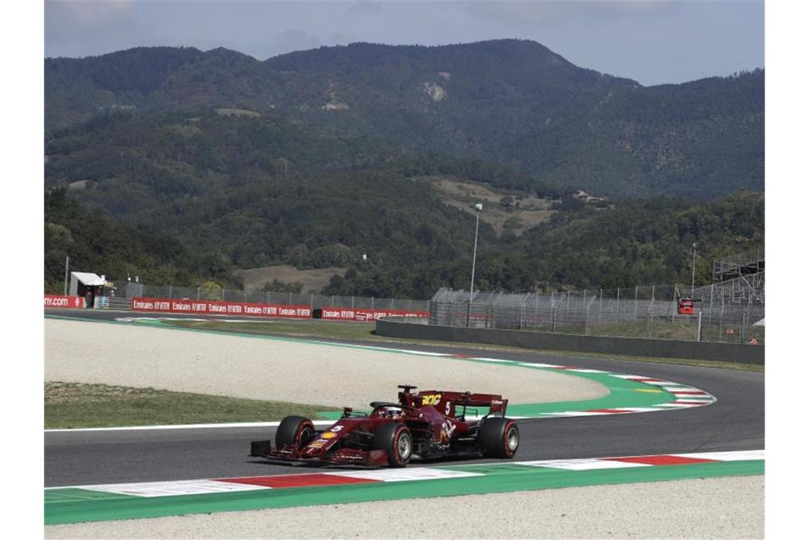 Ausgerechnet auf der Hausstrecke droht Ferrari eine weitere Demütigung in der Formel 1. Foto: Luca Bruno/AP/dpa