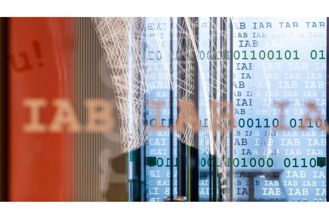 Ausländer füllen die Lücke der Babyboomer im Arbeitsmarkt Ausländische Beschäftigte füllen immer stärker die Lücke, die der Abgang deutscher Babyboomer in die Rente auf dem Arbeitsmarkt hinterlässt. (Archivbild)