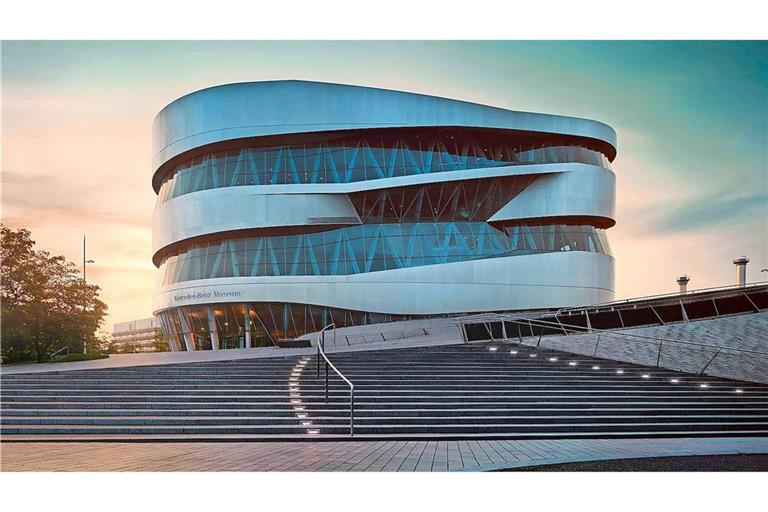 Außen wie Innen einzigartig:  Mercedes-Benz Museum in Stuttgart – am  Museumstag bei freiem Eintritt
