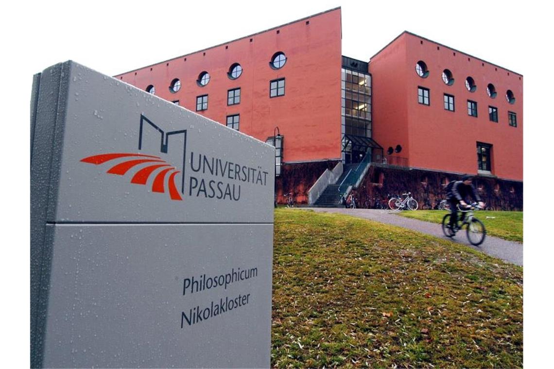 Twitter-Drohung gegen Uni Passau aufgeklärt Außenansicht der Universität Passau. Foto: Armin Weigel/dpa