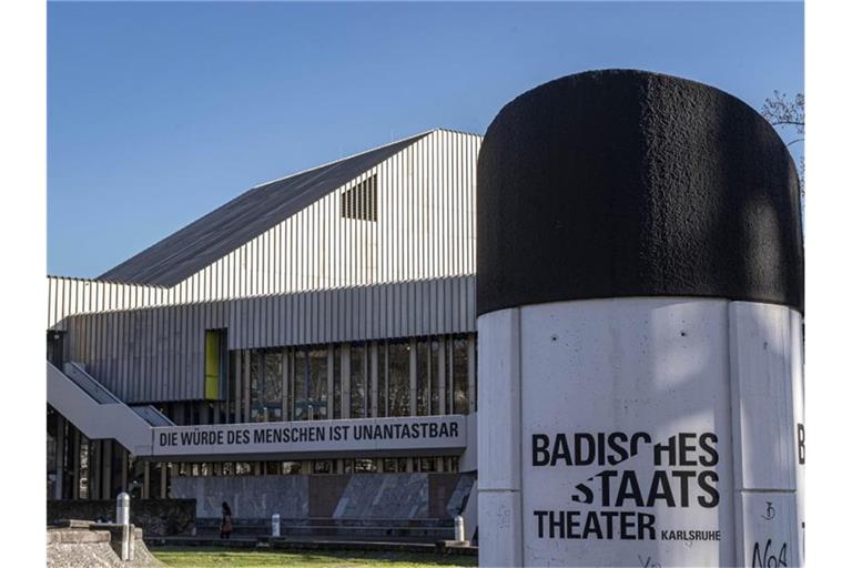 Außenaufnahme des Badischen Staatstheaters Karlsruhe. Foto: Uli Deck/dpa/Archivbild