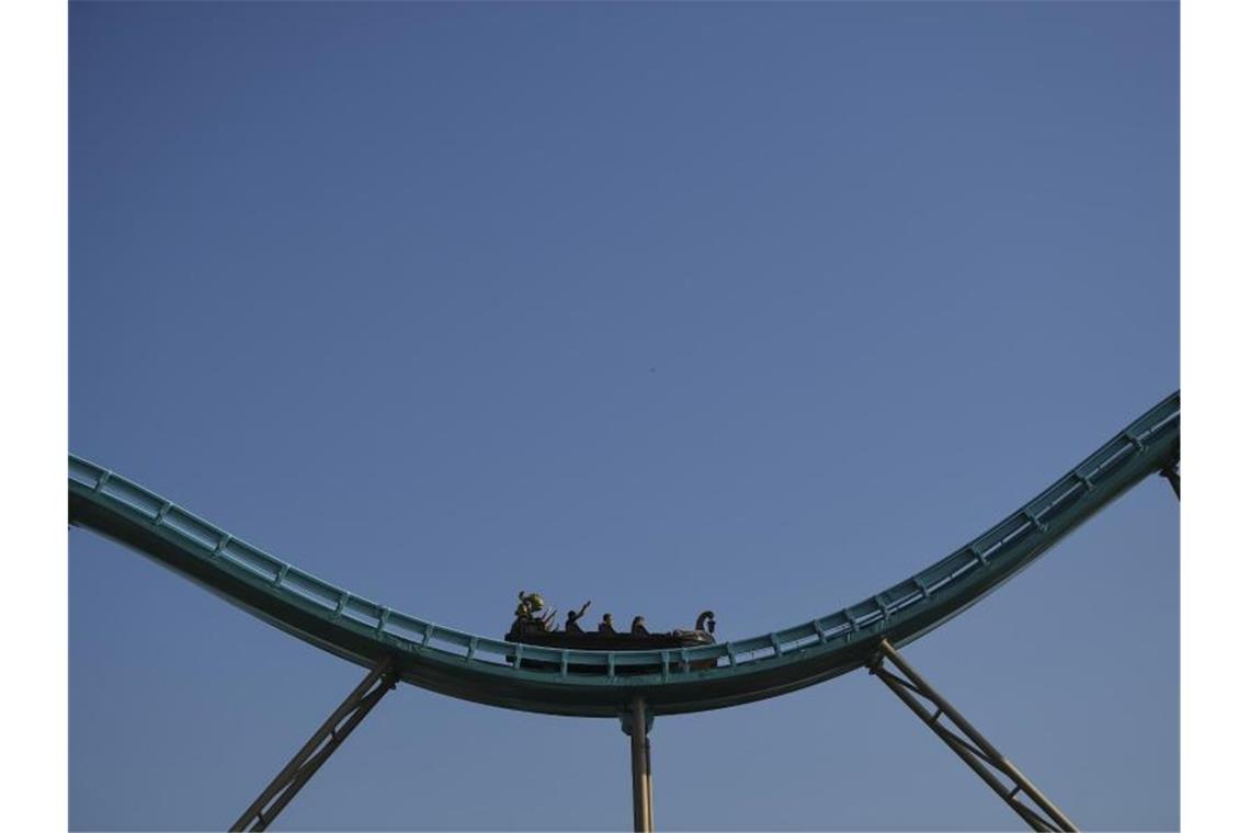 Europa-Park meldet Besucherrekord Außenaufnahme des Fahrgeschäfts "Atlantica" im Europa-Park. Foto: Patrick Seeger/dpa/Archivbild
