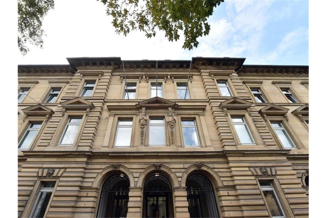 Elf Jahren Haft wegen Totschlags an Ehefrau Außenaufnahme des Landgerichts Karlsruhe. Foto: Uli Deck/dpa/Archivbild