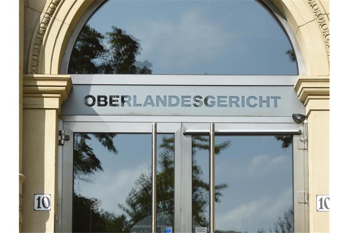 Gericht: Hundehalter haften nach Hundekampf je zur Hälfte Aussenaufnahme des Oberlandesgerichts (OLG) Karlsruhe (Baden-Württemberg. Foto: Uli Deck/Archiv