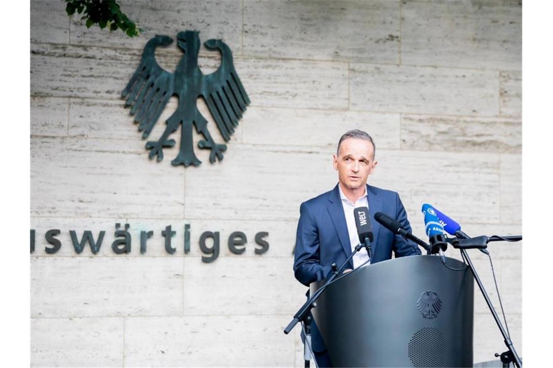 Außenminister Heiko Maas gibt vor dem Auswärtigen Amt ein Statement zur Lage in Afghanistan. Foto: Christoph Soeder/dpa