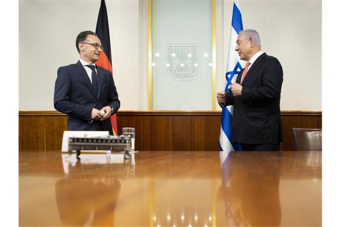 Außenminister Heiko Maas (l, SPD) und Israels Ministerpräsident Benjamin Netanjahu in Jerusalem. Foto: Florian Gaertner/Photothek.Net/dpa