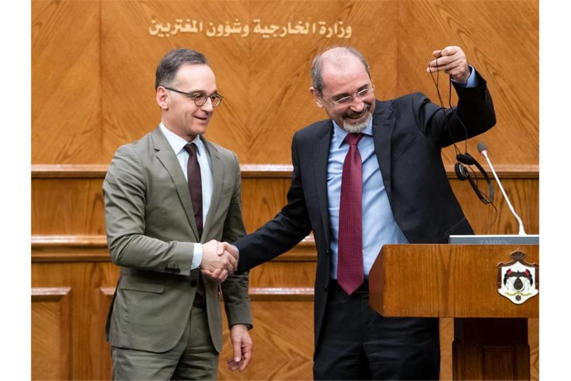Maas ruft Iran zu Zurückhaltung auf Außenminister Heiko Maas (l) und sein jordanischer Amtskollege Aiman Safadi. Foto: Bernd von Jutrczenka/dpa
