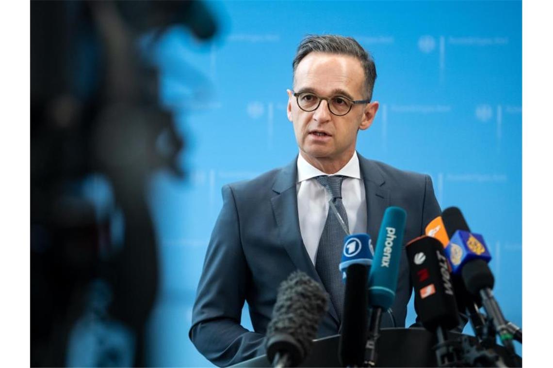 Außenminister Heiko Maas (SPD) berät am Montag mit seinen EU-Amtskollegen in einer Videokonferenz über die Rückholung von EU-Bürgern aus dem europäischen Ausland. Foto: Bernd von Jutrczenka/dpa