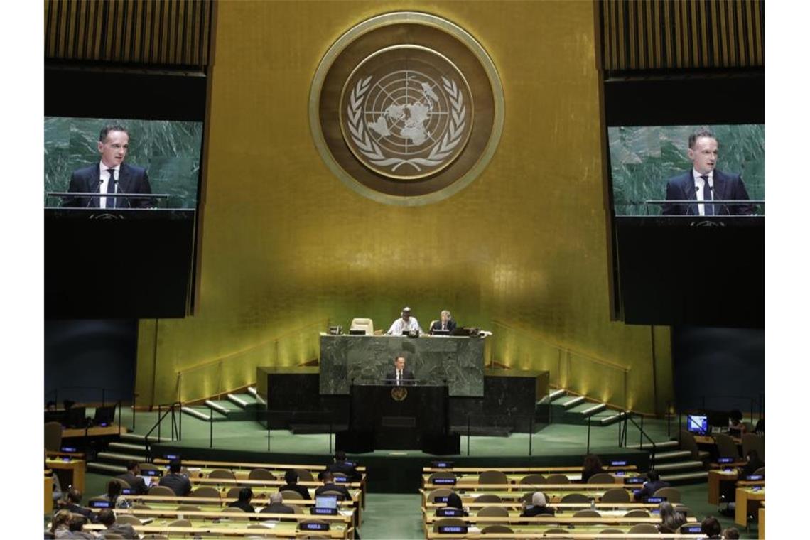 Maas für Multilateralismus: Kein „Verrat am eigenen Land“ Außenminister Heiko Maas spricht vor der UN-Vollversammlung in New York: „Zusammenarbeit ist alles andere als Verrat am eigenen Land. Sie schafft vielmehr die Voraussetzung dafür, dass es unseren Ländern gut geht.“ Foto: Frank Franklin II/AP