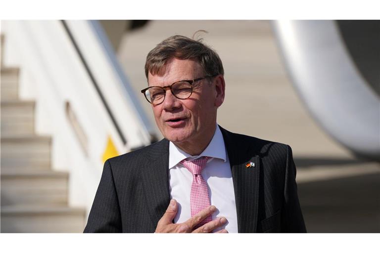 Außenminister Johann Wadephul bekräftigte, nur die Ukraine könne über die Bedingungen für mögliche Gebietsabtretungen entscheiden.