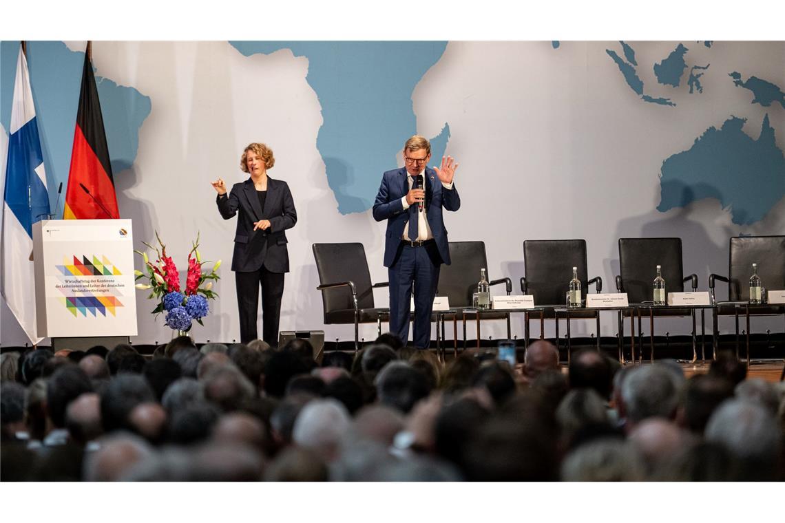 Wadephul macht Tempo bei neuen Freihandelsabkommen Außenminister Johann Wadephul (CDU) macht beim Wirtschaftstag der Botschafterkonferenz im Auswärtigen Amt Druck für den Abschluss der Freihandelsabkommen mit dem Mercosur-Staatenbund und Indien noch dieses Jahr.