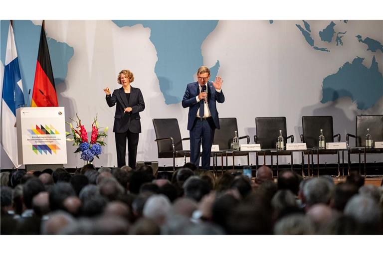 Außenminister Johann Wadephul (CDU) macht beim Wirtschaftstag der Botschafterkonferenz im Auswärtigen Amt Druck für den Abschluss der Freihandelsabkommen mit dem Mercosur-Staatenbund und Indien noch dieses Jahr.