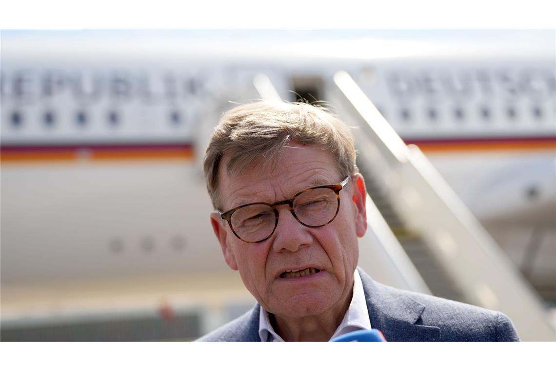 Wadephul-Kritik an China vor Besuch in Japan und Indonesien Außenminister Johann Wadephul (CDU) reist nach Japan und Indonesien. Auch dort wird die Lage in der Ukraine und der Umgang mit China eine große Rolle spielen.