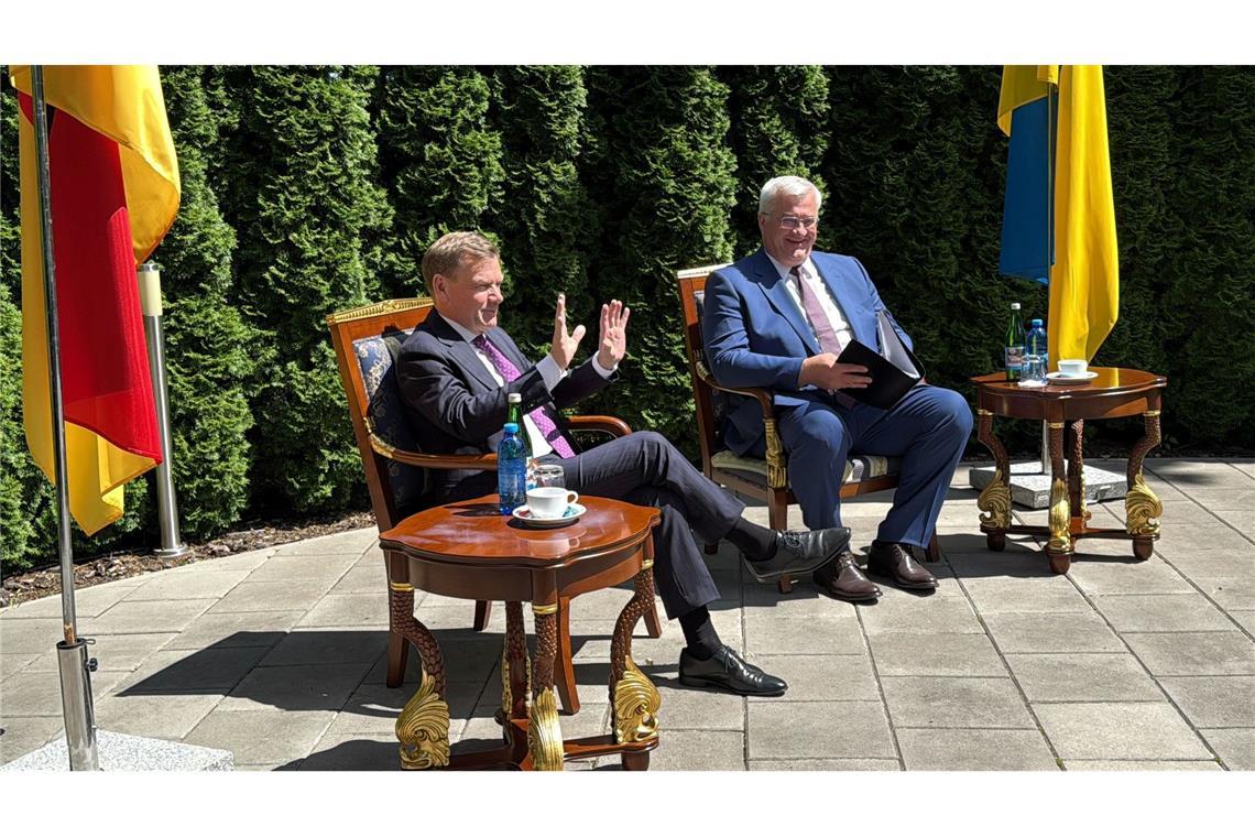 Deutschland und Ukraine wollen Rüstungskooperation ankurbeln Außenminister Johann Wadephul (CDU) trifft bei seinem Antrittsbesuch in Kiew mit seinem Amtskollegen Andrij Sybiha zusammen.