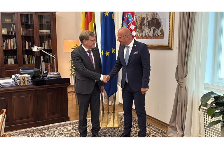 Außenminister Johann Wadephul (CDU) wird von seinem kroatischen Kollegen Gordan Grlic Radman in der Hauptstadt Zagreb zum Antrittsbesuch empfangen.