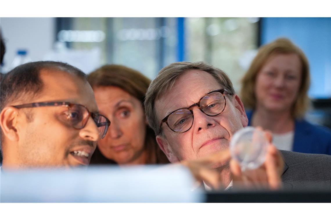 Wie Außenminister Wadephul die neue Wirtschaftsmacht Indien umwirbt Außenminister Wadephul reiste erst nach Bangalore, dann nach Neu-Delhi.