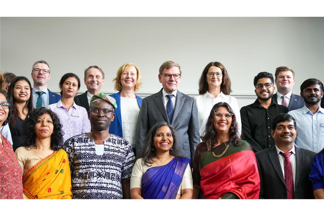 Wieso Außenminister Wadephul in Indien um junge Leute wirbt Außenminister Wadephul traf die indischen Deutschlernenden am Goethe-Institut in Bangalore.