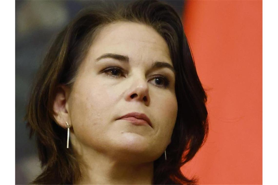 Bundesregierung verteidigt Ukraine-Kurs Außenministerin Annalena Baerbock (Bündnis 90/Die Grünen) verteidigt die Absage an Waffenlieferungen an die Ukraine. Foto: Maxim Shemetov/Pool Reuters/AP/dpa