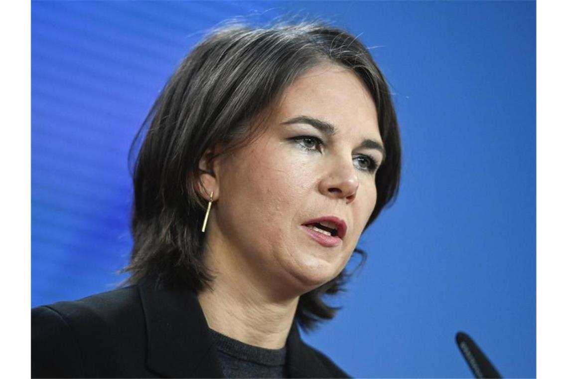 Außenministerin Annalena Baerbock: Putins Drohung ist ernst zu nehmen. Foto: John Macdougall/AFP POOL/dpa