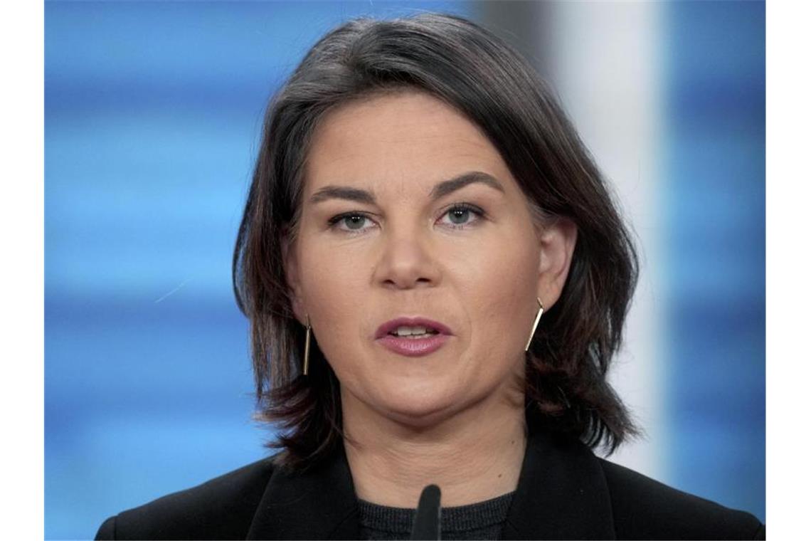 Krisentreffen zur Ukraine: Friedensplan bekräftigt Außenministerin Annalena Baerbock reist zum ersten Mal seit der Amtsübernahme in die USA. Foto: Michael Sohn/Pool AP/dpa