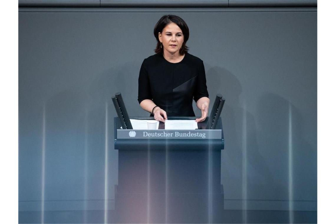 Bundesregierung verteidigt Ukraine-Kurs Außenministerin Annalena Baerbock verteidigt die Absage an Waffenlieferungen an die Ukraine. Foto: Bernd von Jutrczenka/dpa